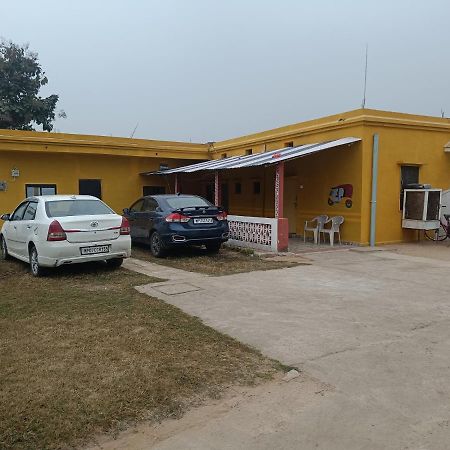 Mini Homestay Khajuraho Bagian luar foto