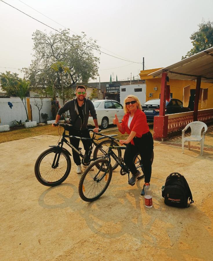 Mini Homestay Khajuraho Bagian luar foto
