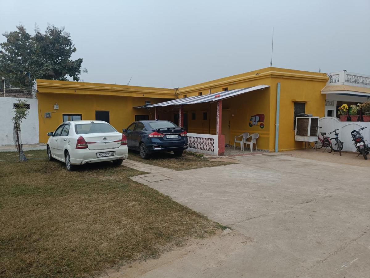 Mini Homestay Khajuraho Bagian luar foto