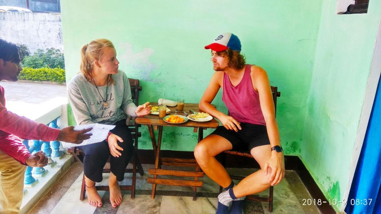 Mini Homestay Khajuraho Bagian luar foto