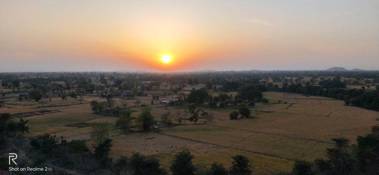 Mini Homestay Khajuraho Bagian luar foto
