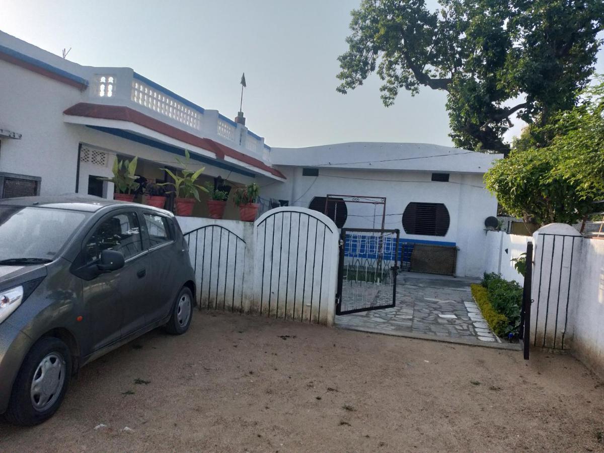 Mini Homestay Khajuraho Bagian luar foto